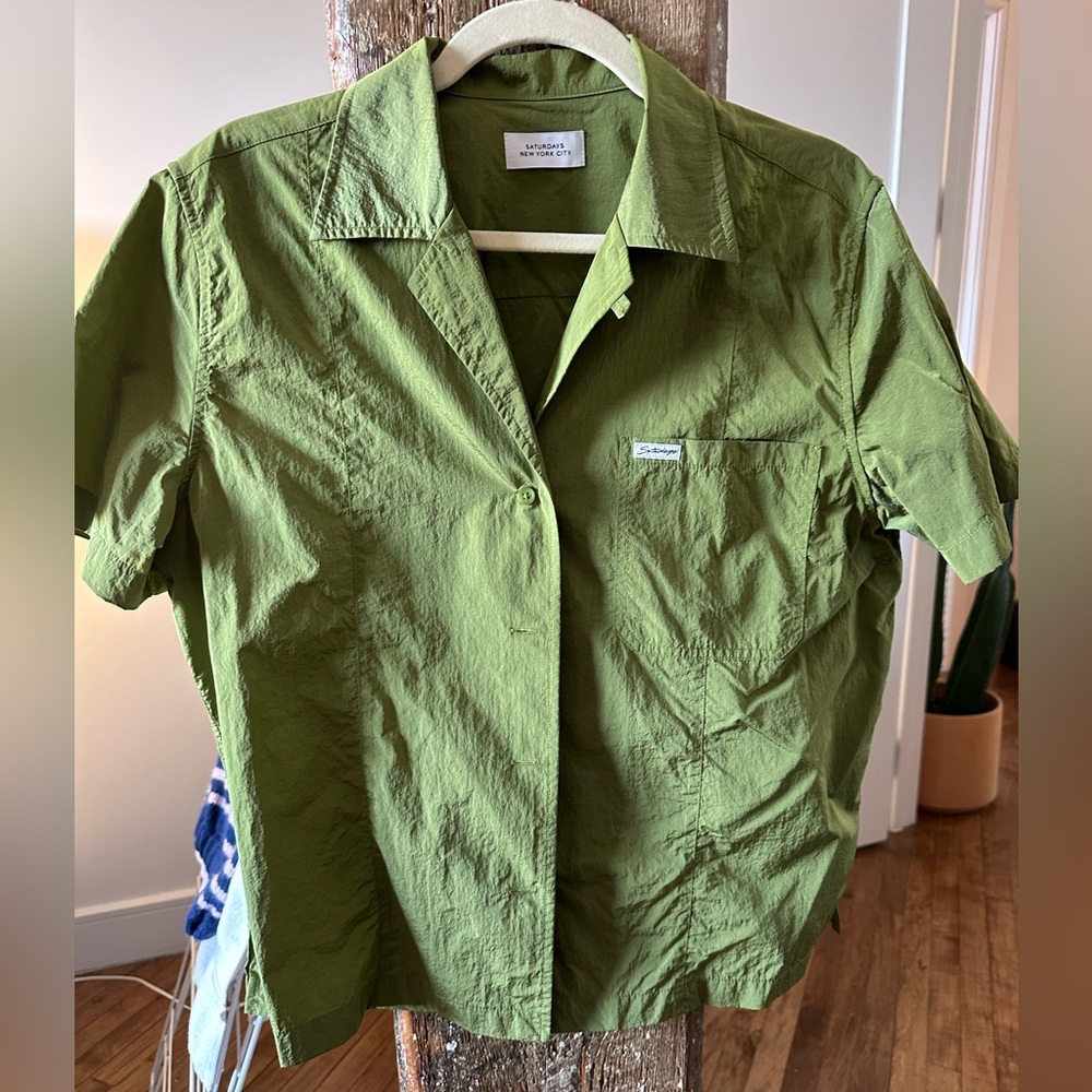 Women’s Saturday NYC nylon shirt in green. Size XL